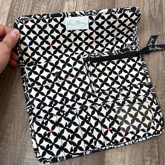 Vera Bradley Barcelona Hard Wallet Floral Black and White - Picture 4 of 11